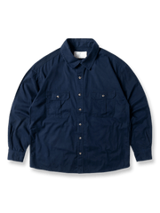 製品画像: 380gコットンウォッシュ加工ダブルポケットワークシャツの平置き写真
詳細画像: 牛角模様ボタンと手縫いクロスステッチのディテール