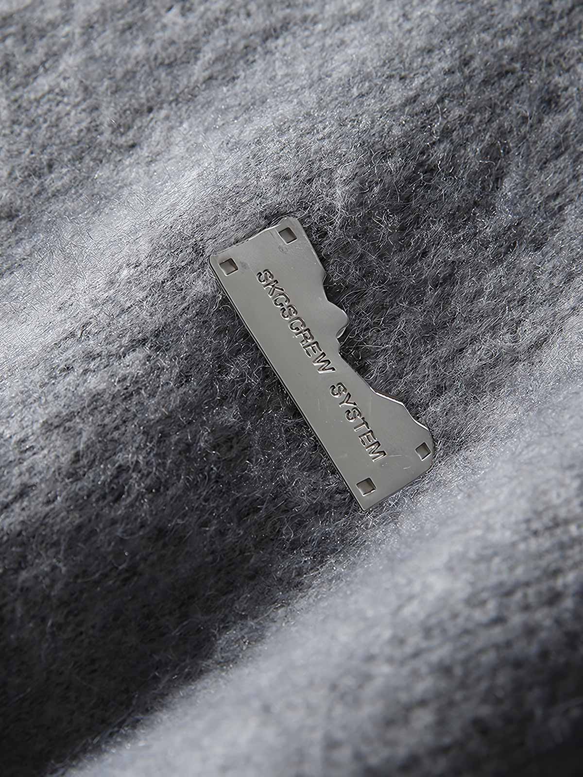 製品画像: ウール混紡フード付きニットカーディガンジャケットの正面画像
詳細画像: ニットのテクスチャーとジッパーのディテール