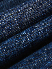 製品画像:クラシックレトロ風デニムジャケットの全体像、80%コットンと20%ポリエステルの混紡素材で構成
詳細画像:ヘリンボーン柄のディテールと大容量ポケットが特徴のレトロ風デニムジャケットの生地の質感