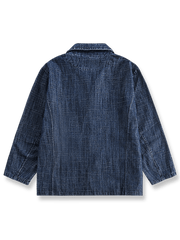 製品画像:クラシックレトロ風デニムジャケットの全体像、80%コットンと20%ポリエステルの混紡素材で構成
詳細画像:ヘリンボーン柄のディテールと大容量ポケットが特徴のレトロ風デニムジャケットの生地の質感