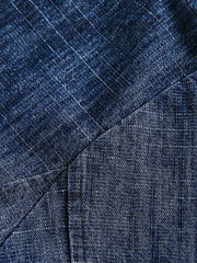 製品画像:クラシックレトロ風デニムジャケットの全体像、80%コットンと20%ポリエステルの混紡素材で構成
詳細画像:ヘリンボーン柄のディテールと大容量ポケットが特徴のレトロ風デニムジャケットの生地の質感