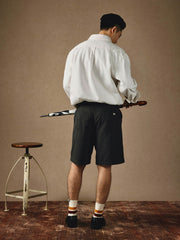 モデルが着用したウォッシュベーシック長袖ポケットシャツのスタイリング展示