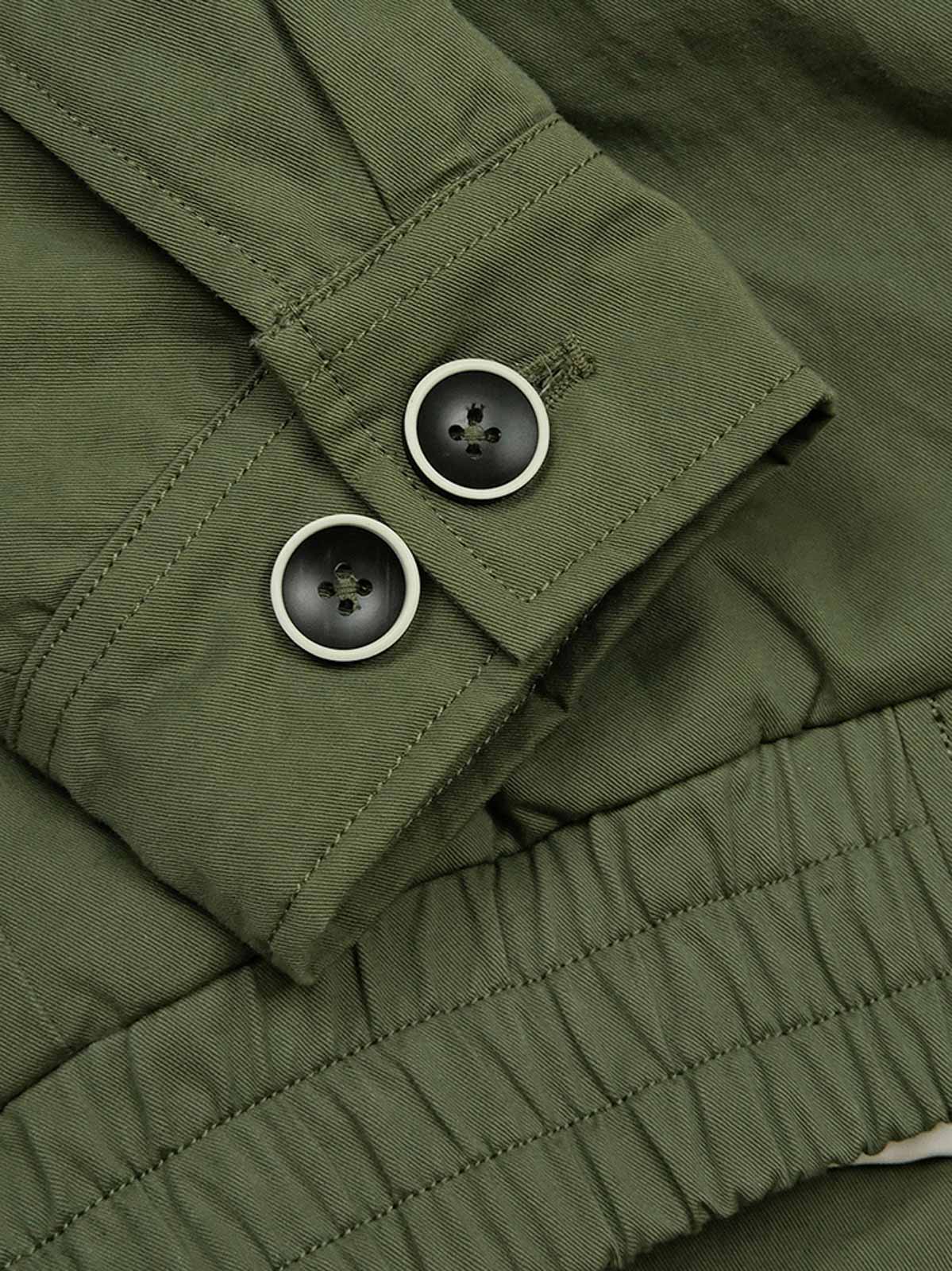 詳細画像: 前面の大きなポケットと背中の刺繍のディテール