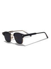 サングラスのノーズパッドとテンプルのディテール特写