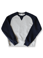 製品画像: アメカジヴィンテージパッチワークプルオーバースウェットの正面画像。ヴィンテージ感とパッチワークデザインが際立つ
詳細画像: パッチワークデザインのディテールが強調されたスウェットのクローズアップ画像