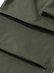 ワークパンツの多機能ポケットと重ねポケットのディテール特写