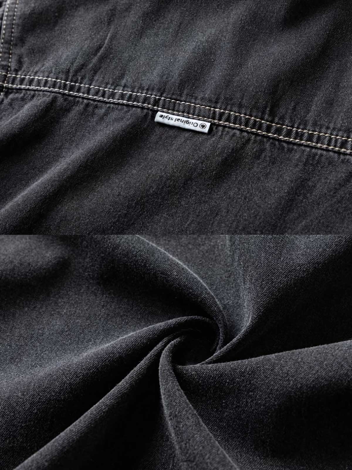 詳細画像: デニム素材の質感と胸元のフラップポケットのディテール展示