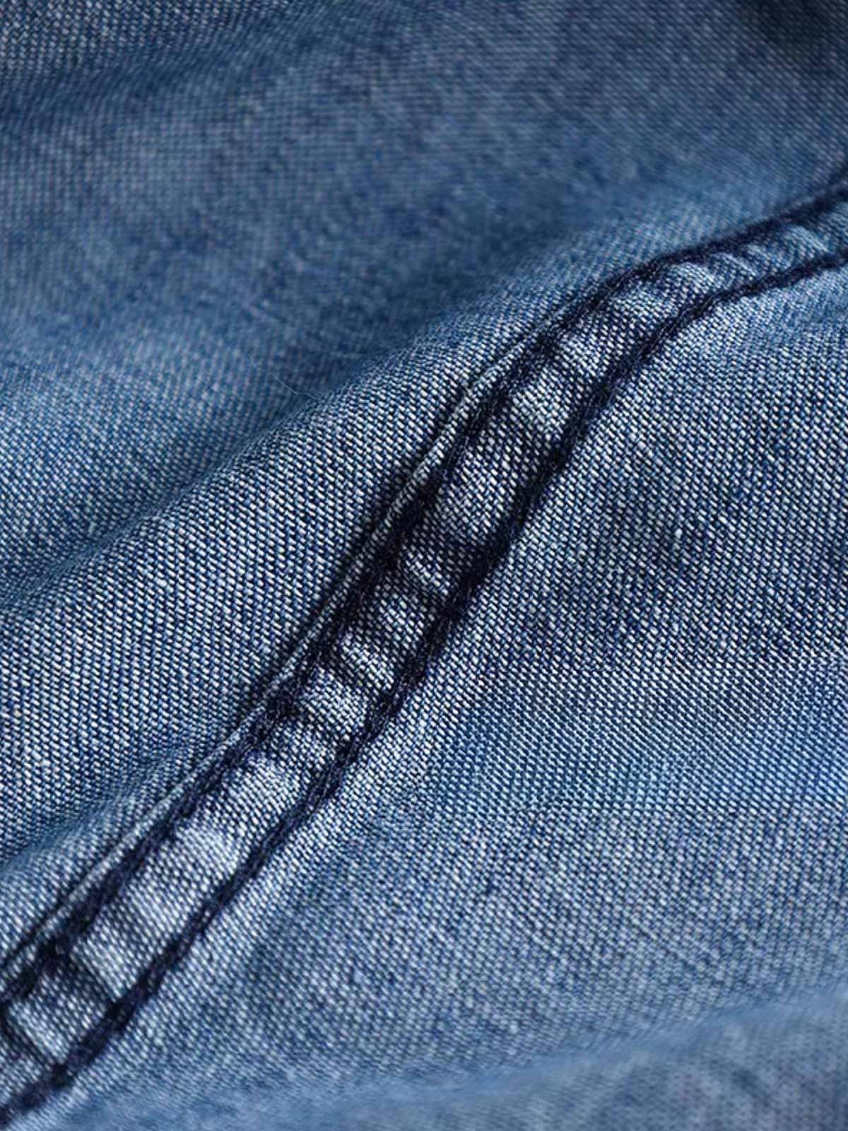 製品画像: アメリカンクラシックなノーアイロンデニムシャツ
詳細画像: 製品洗い加工による柔らかな生地と微ルーズフィットのディテール