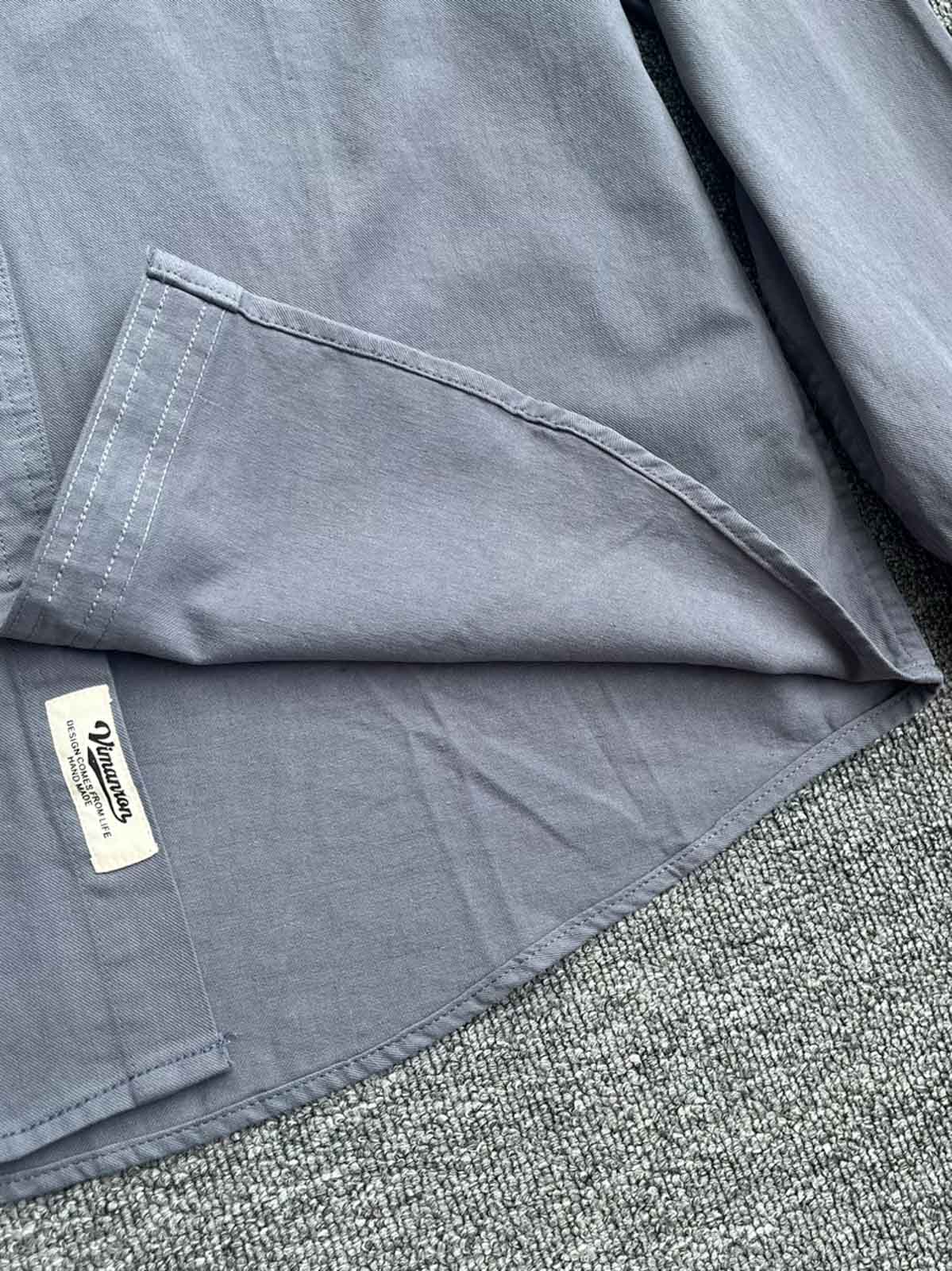 詳細画像: シャツの立襟デザインと片側ポケットの詳細画像