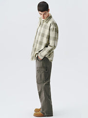 モデル着用のチェック柄ヴィンテージシャツコーディネート