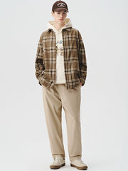 モデル着用のチェック柄ヴィンテージシャツコーディネート