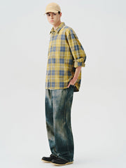 モデル着用のチェック柄ヴィンテージシャツコーディネート