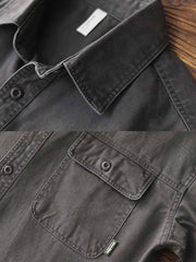 製品画像: ヴィンテージ風ワークシャツの正面全体展示、ワイドシルエットとクラシックなデザインを強調。
詳細画像: 袖部分のパッチデザインとダブルポケットのディテール展示、しっかりとした生地感を表現。