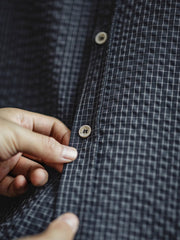 シャツの肘部パッチデザインの詳細画像