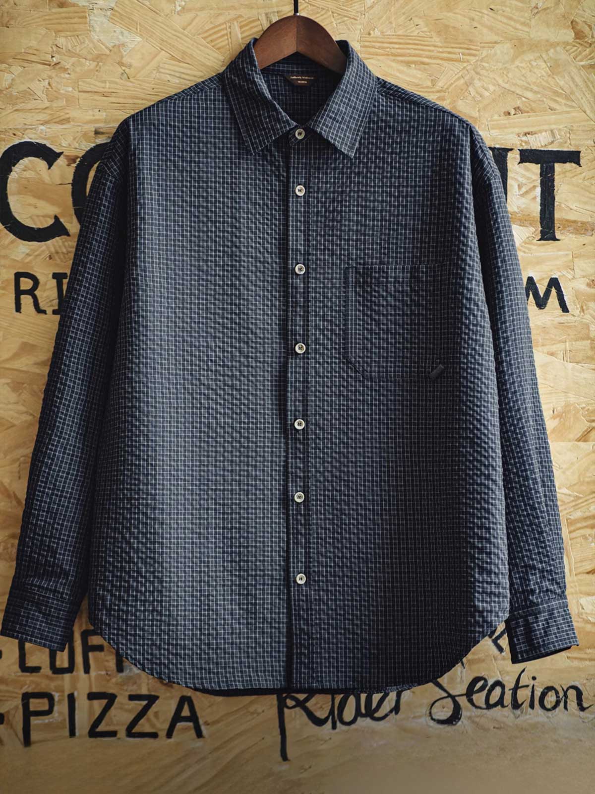 シャツの肘部パッチデザインの詳細画像