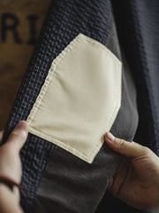 シャツの肘部パッチデザインの詳細画像