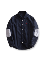 製品画像: パッチワークデザインが施されたオックスフォードシャツの正面全体展示。