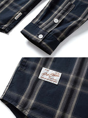 詳細画像: シャツのディテールとポケットのデザインを示すクローズアップ画像