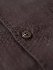 スラックスの高ウエストデザインとディテール