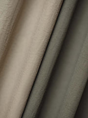 ショーツの多ポケットデザインとパンツ裾の伸縮性ドローコードのクローズアップ