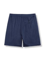 詳細画像: 複数のボタン付きポケットデザインとアローマークリベット装飾のディテール