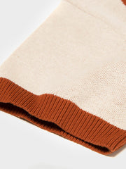 独特なツートーン糸デザインを用いたウェスタンカウボーイニット半袖シャツのクローズアップ。