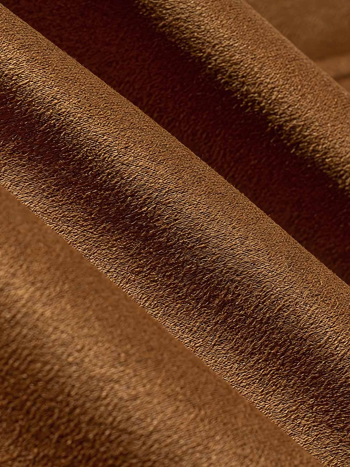 製品画像: カーキとブラックのスエード調ハンティングジャケットのカラーバリエーション
詳細画像: 襟とフラップポケットのワーク風ディテール特写