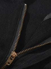 ワークパンツの多ポケットとドローストリングデザインのディテール