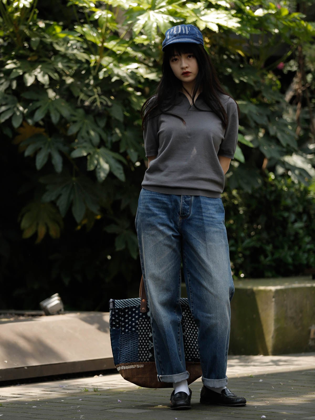 モデルが着用したクラシックウォッシュヴィンテージジーンズのコーディネート