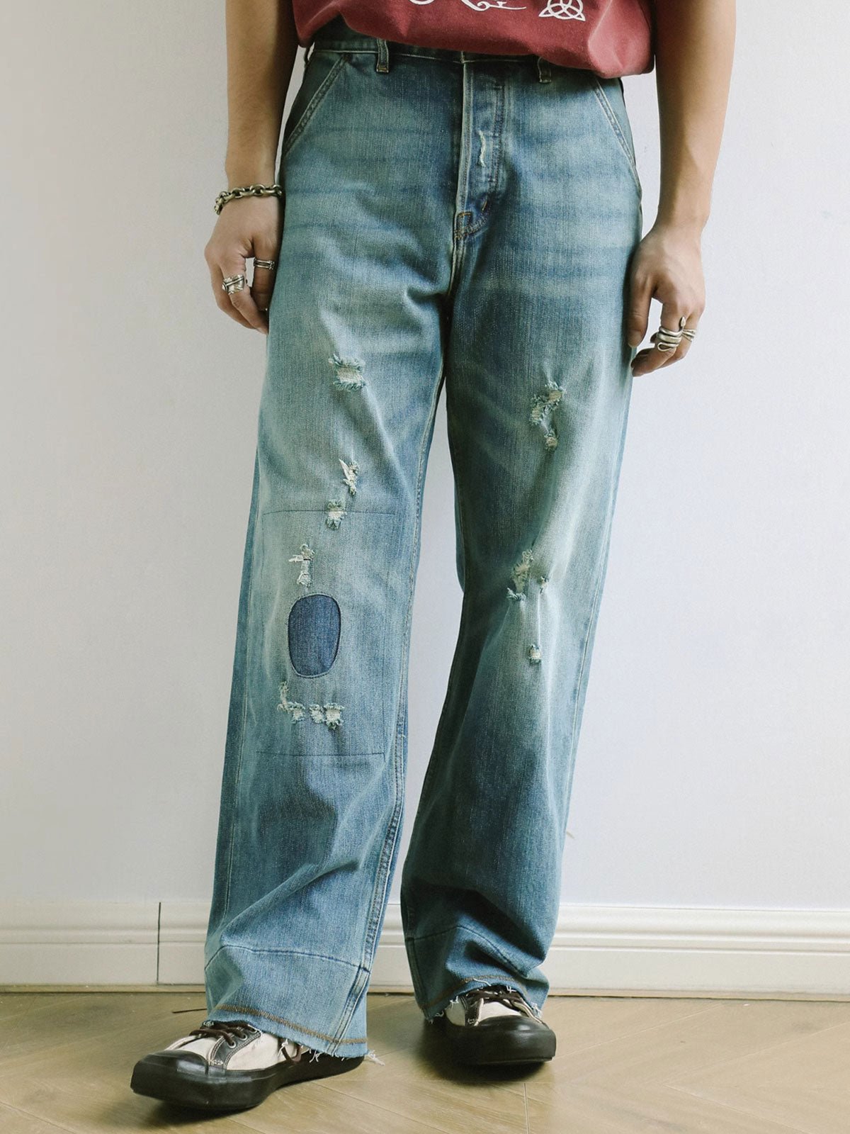 詳細画像:ジーンズのダメージウォッシュディテールとYKKカスタム五金パーツ特写図