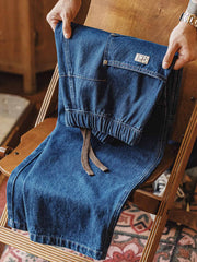 产品画像
レトロ重厚感のウォッシュドカーペンタージーンズの全体画像。ヴィンテージ感のあるウォッシュ加工とリバーシブルデザインの両面を強調しています。
詳細画像
ウォッシュドカーペンタージーンズのディテール画像。A面のプリーツデザインとB面の多機能ポケットの近接ショットで、独特の質感と実用性を紹介。