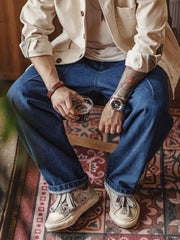 产品画像
レトロ重厚感のウォッシュドカーペンタージーンズの全体画像。ヴィンテージ感のあるウォッシュ加工とリバーシブルデザインの両面を強調しています。
詳細画像
ウォッシュドカーペンタージーンズのディテール画像。A面のプリーツデザインとB面の多機能ポケットの近接ショットで、独特の質感と実用性を紹介。