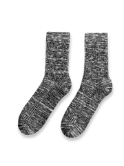 製品画像: ヴィンテージスノーフレーク柄のミドルコットンソックスの正面画像。快適な履き心地と通気性に優れた中筒丈ソックス。
詳細画像: 編み目のディテールと質感を強調したコットンソックスの特写画像。吸汗性の高いニット素材を使用。