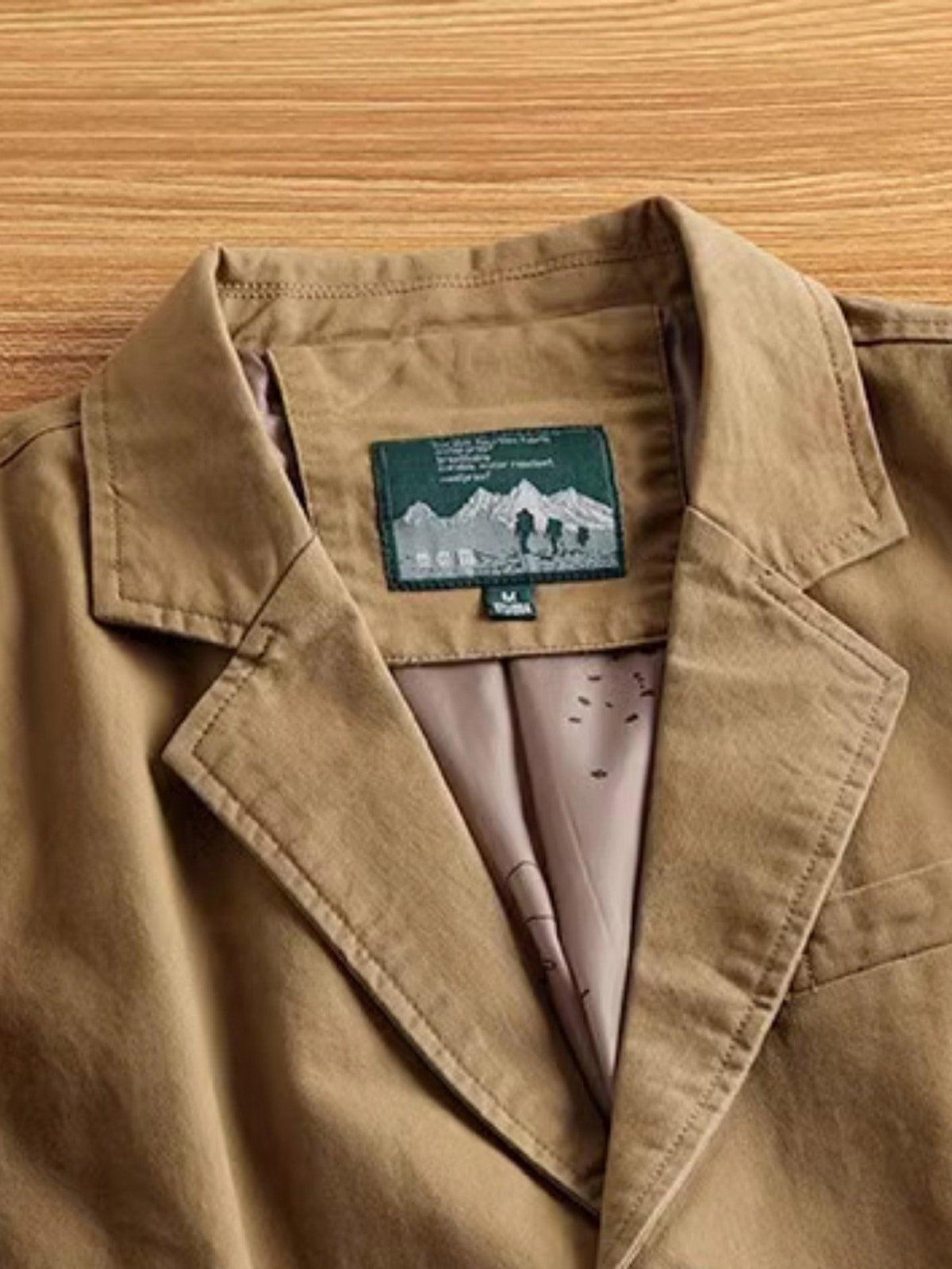 製品画像: アメリカンヴィンテージコットンジャケットの正面全体画像。
詳細画像: フィットシルエットとウォッシュ加工による自然な風合いのディテールクローズアップ。