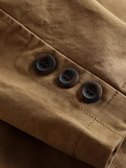 製品画像: アメリカンヴィンテージコットンジャケットの正面全体画像。
詳細画像: フィットシルエットとウォッシュ加工による自然な風合いのディテールクローズアップ。