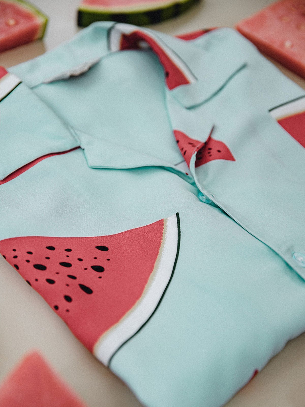 詳細画像:シャツのクラシックなスイカ柄ディテール図