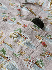 シャツのアイランド柄と天然ココナッツボタンのクローズアップ