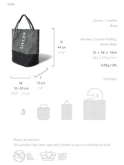 製品画像: ひまわり柄パッチワークヴィンテージキャンバストートバッグの正面画像。キャンバスとレザーを使用した13L容量のトートバッグ。
詳細画像: トートバッグのひまわり柄パッチワークとウォッシュ加工が施されたディテール画像。独特のデザインと素材のコンビネーションが特徴。