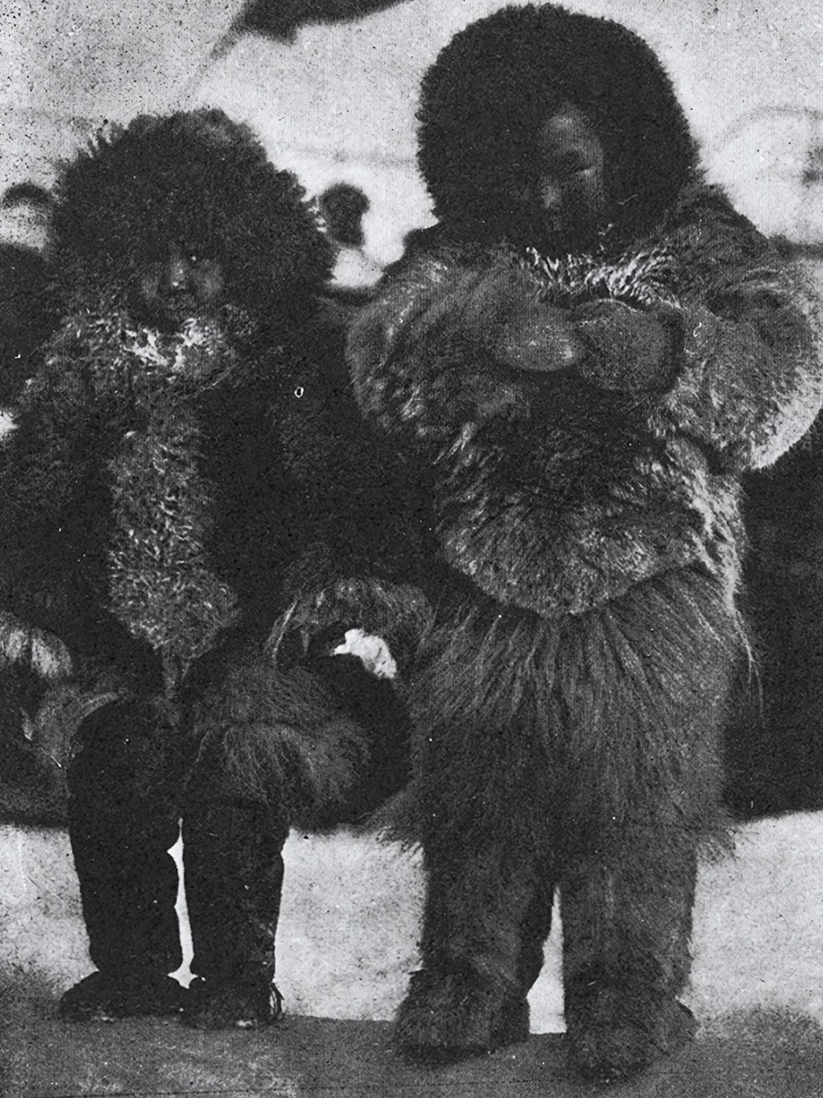 製品画像:シープスキン&ウール 防寒フィンガーレスグローブの正面画像。男女兼用、防寒性に優れたデザイン。
詳細画像:シープスキン素材とカーフレザー補強部分の詳細画像。