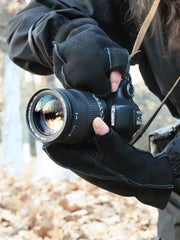 製品画像:シープスキン&ウール 防寒フィンガーレスグローブの正面画像。男女兼用、防寒性に優れたデザイン。
詳細画像:シープスキン素材とカーフレザー補強部分の詳細画像。