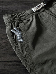 ショーツのウエストマグネットバックルとポケットのディテール