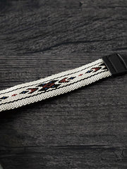 ショーツのウエストマグネットバックルとポケットのディテール