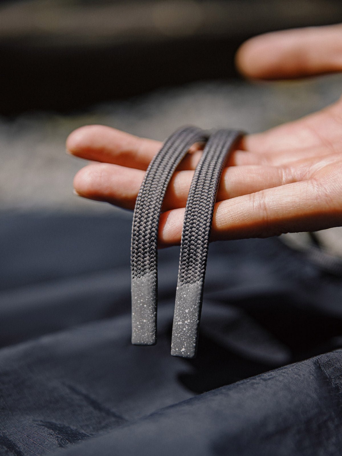 ショーツの多ポケットとドローコードエンドのディテール図