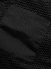 多機能ポケットと調整ストラップのディテール画像