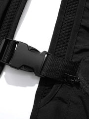 多機能ポケットと調整ストラップのディテール画像