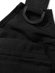 多機能ポケットと調整ストラップのディテール画像