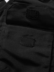 多機能ポケットと調整ストラップのディテール画像