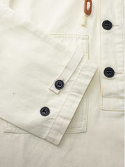 ミリタリースタイルと洗練されたデザインが融合したフード付きパーカーコレクション。コットン95%素材で快適な着心地。