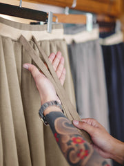 ルーズフィット ストレートパンツ