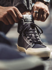 CLASSIC ハイカット スニーカー